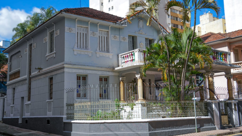 fêmea-fábrica-casa